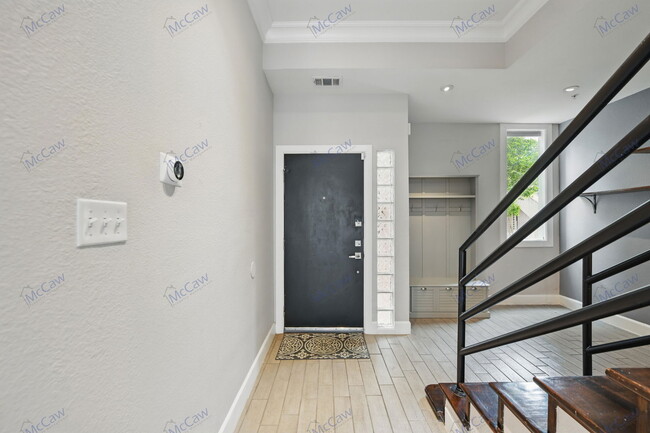 Building Photo - 4040 Avondale Ave