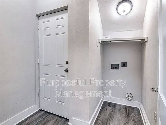 Building Photo - 732 NE 17th St