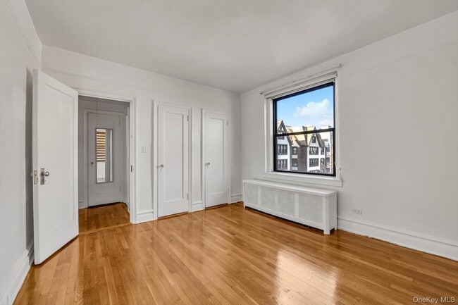 Building Photo - 72-34 Austin St