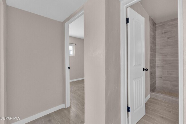 Building Photo - 8931 Robert Dr