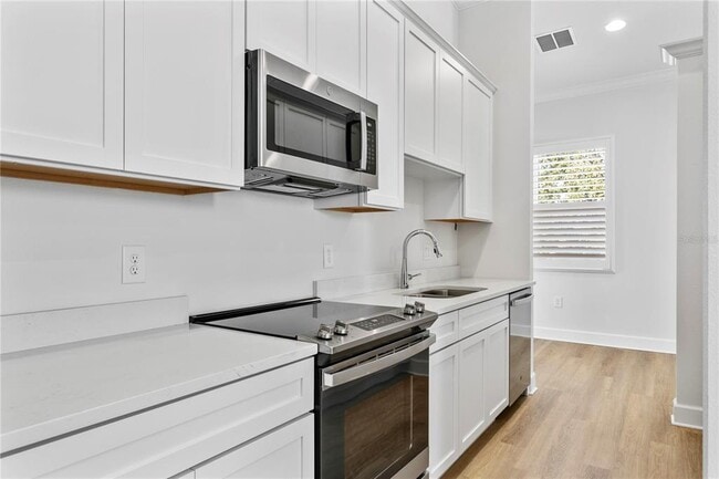 Building Photo - 1903 W Bristol Ave