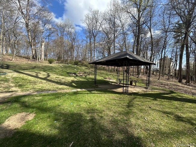 Building Photo - 8 Ridge St