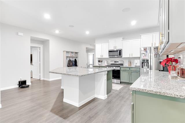 Building Photo - 707 Range Dr