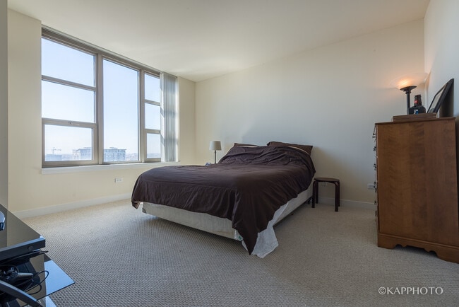 Building Photo - 200 N Jefferson St