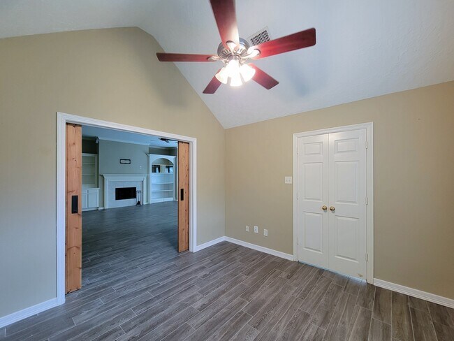 Building Photo - 18511 Falcon Crest Dr