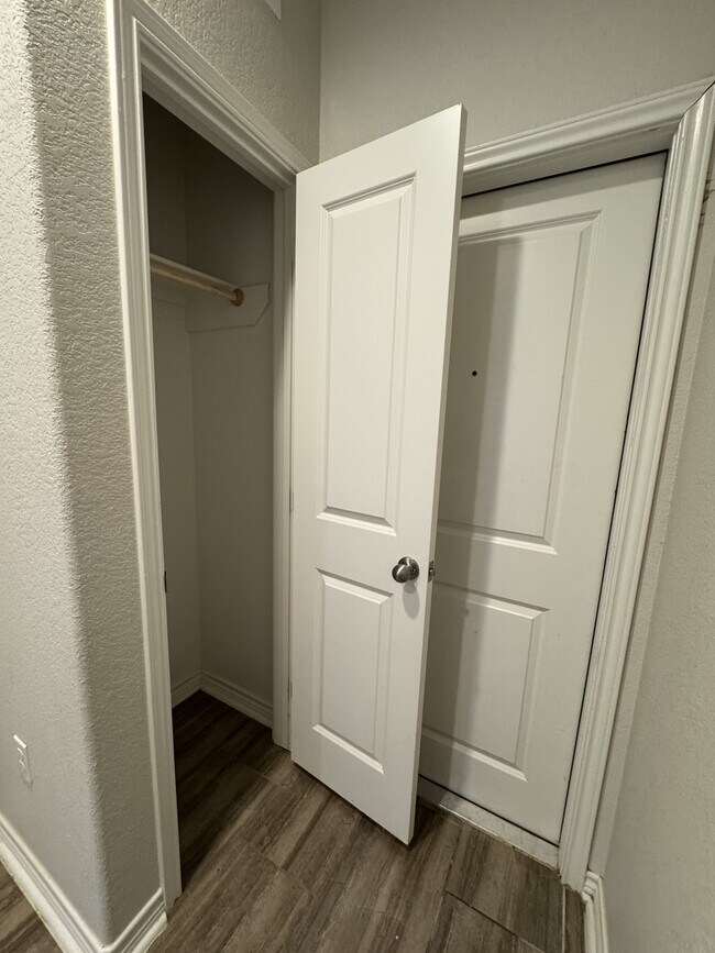 Building Photo - 8142 Luz de Luna St