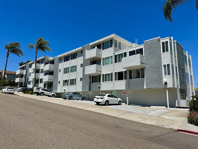 Building Photo - 1907 Robinson Ave