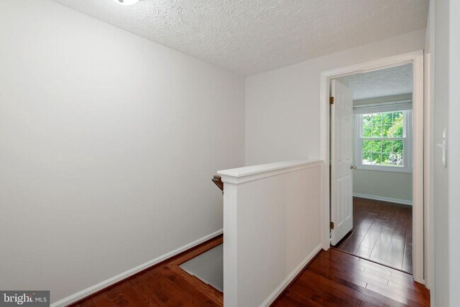 Building Photo - 6324 Lightburn Ct