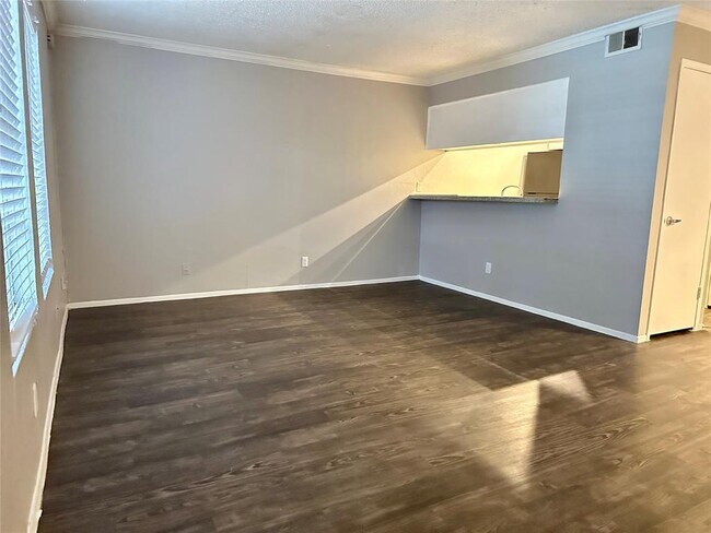 Building Photo - 5426 Menchaca Rd