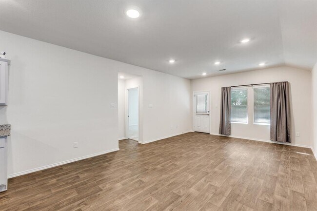 Building Photo - 250 Granary Dr