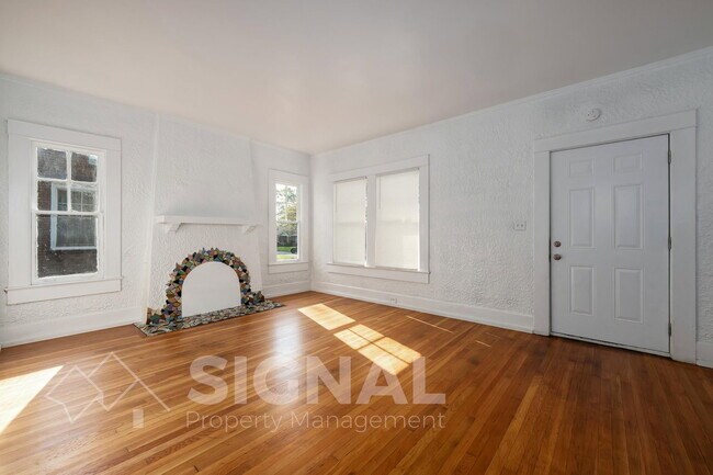 Building Photo - 1526 42nd St Ensley