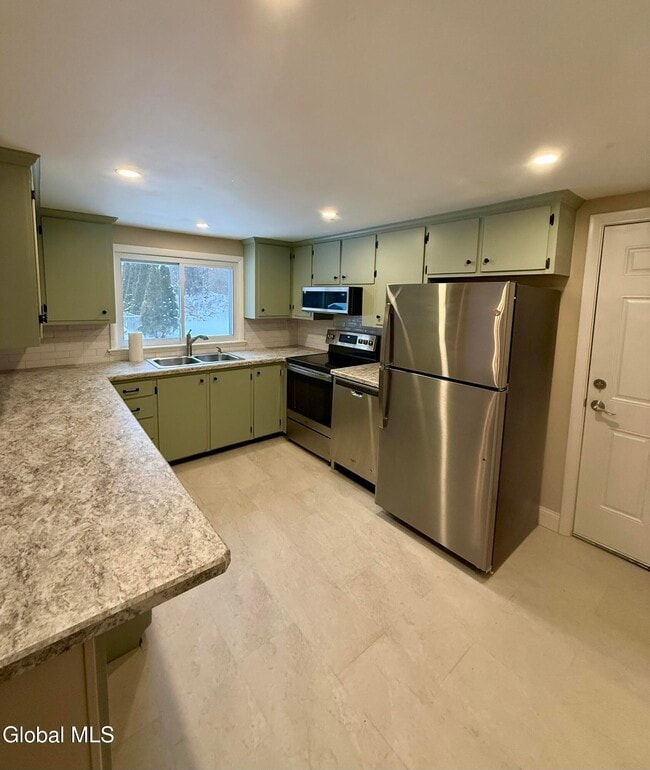 Building Photo - 2 Pinewood Ct