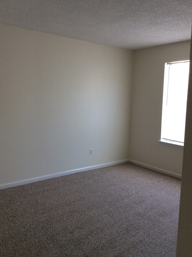 Building Photo - Beautiful Condo Just 3 Blocks from Oceanfront!