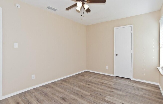 Building Photo - 8117 Foxfire Ln