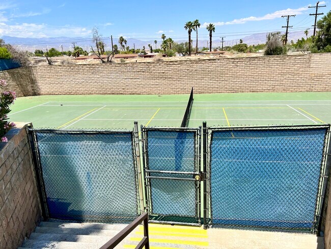 Building Photo - 2820 N Arcadia Ct