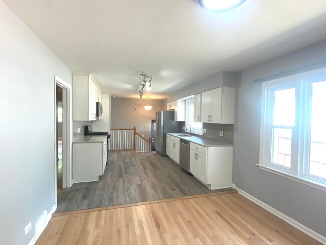 Building Photo - 426 Berteau Ave