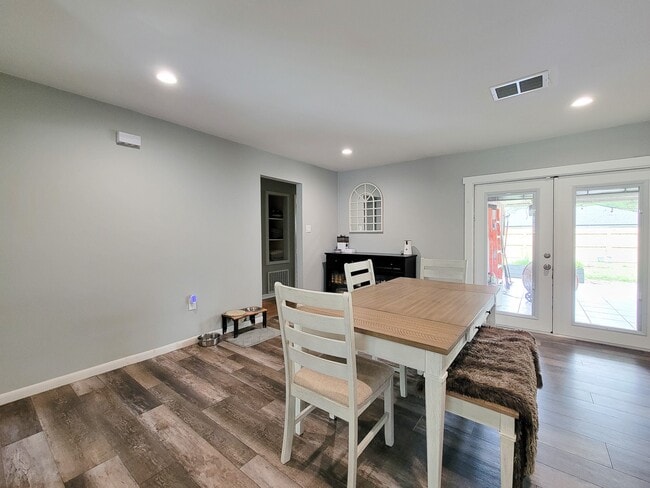 Building Photo - 4405 W 43rd St