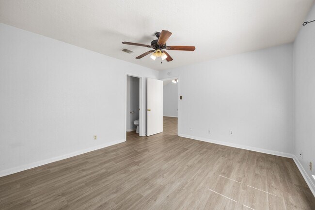 Building Photo - 10231 Gulfstream Ln