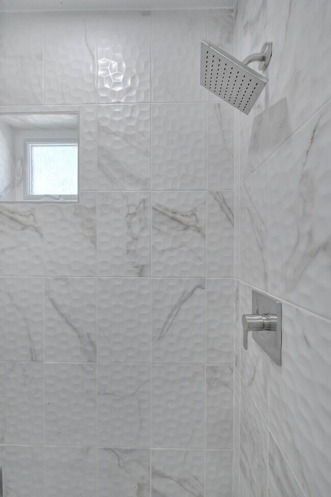 Building Photo - Luxury 2 & 4 Bed Townhomes in NoHo!