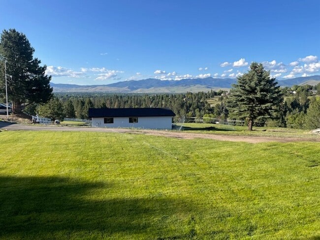 Building Photo - Very Large Ranch Style on South Hills