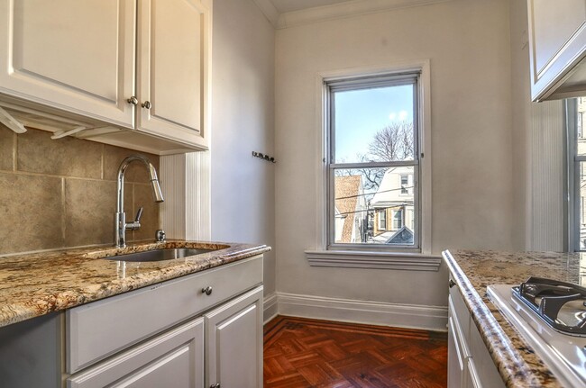 Building Photo - 207 Jewett Ave