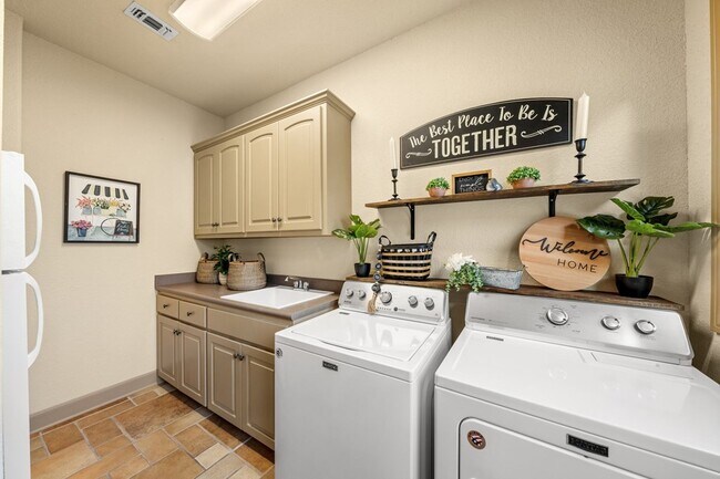 Building Photo - 3404 Comanche Trace Dr