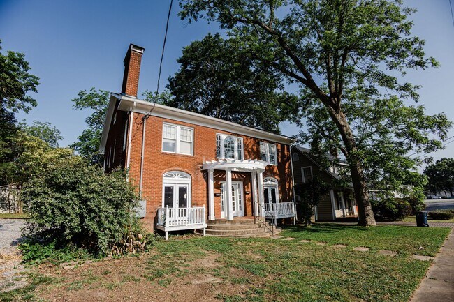 Building Photo - 217 S 11th St