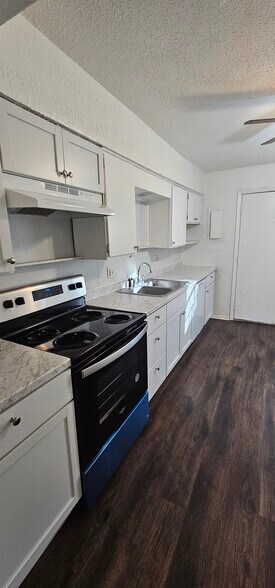 Building Photo - 720 N 70th St