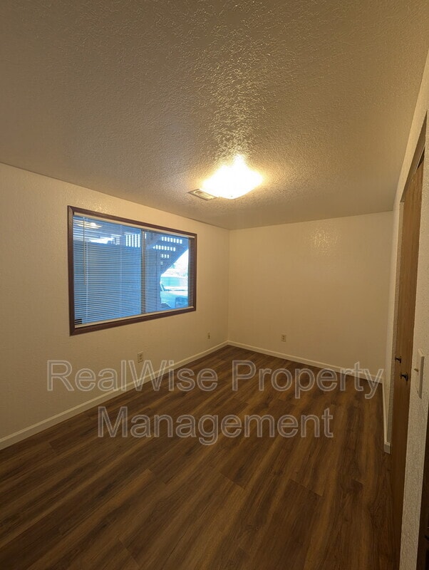 Building Photo - 2953 W Lorraine Ave