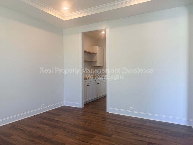 Building Photo - 16 Clear Creek Cir
