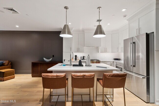 Building Photo - 19 Washington St