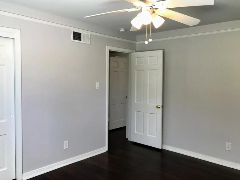 Building Photo - 3108 Medina Ave