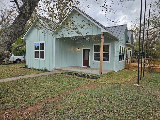 Primary Photo - 700 N Avenue C