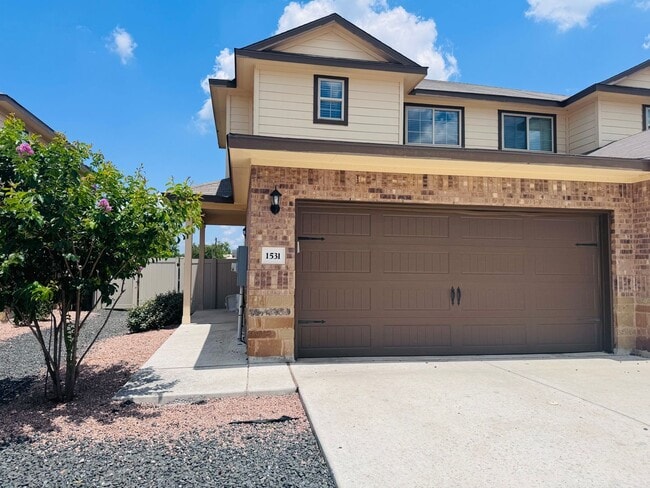 Building Photo - 3bd/2.5ba in Seguin