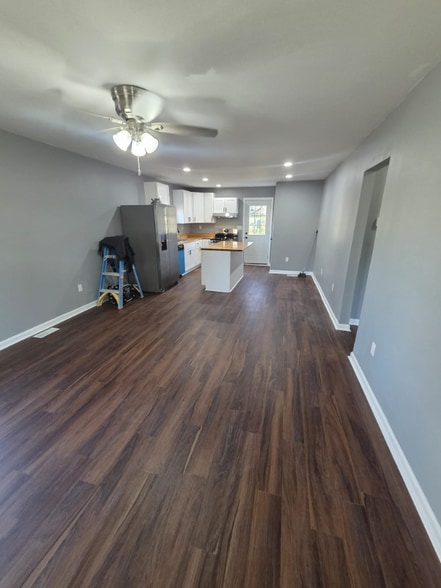 Building Photo - 513 N Miles St