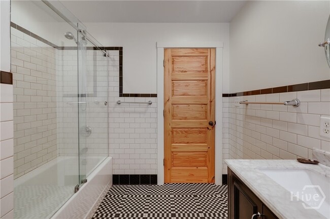 Building Photo - 145 Hendrix Ave