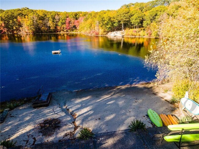 Building Photo - 14 Woodlake Dr