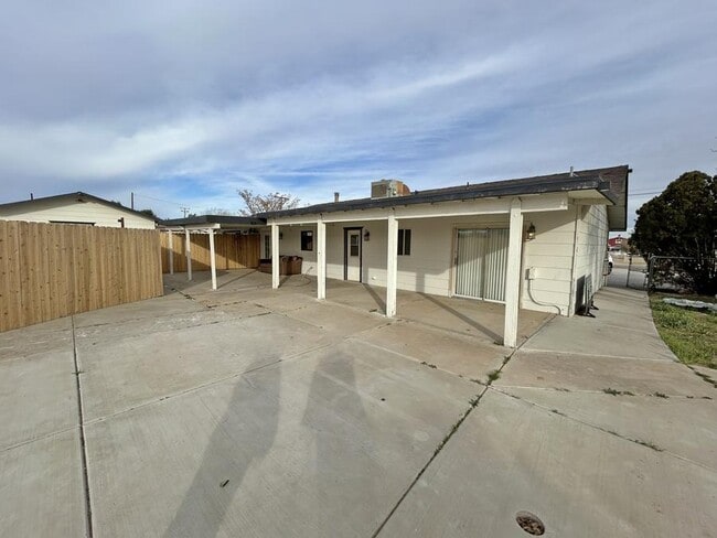 Building Photo - 16101 Ash St