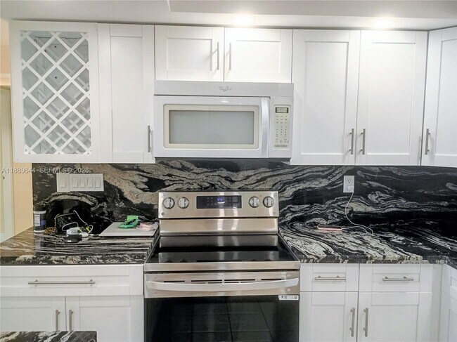 Building Photo - 1410 S Ocean Dr