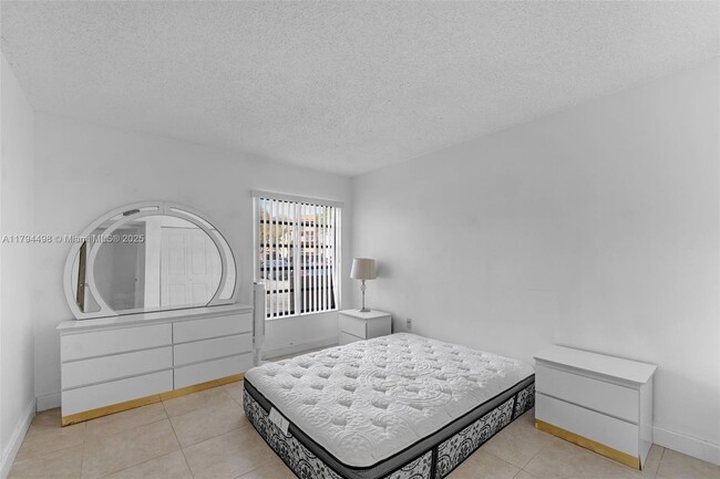 Building Photo - 5800 SW 127th Ave