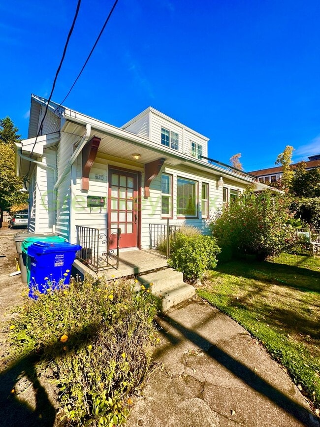 Building Photo - 3 Bed 1 Bath Unit in Ne Portland