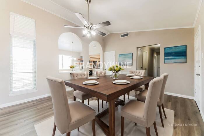 Building Photo - 5010 Collingwood Dr