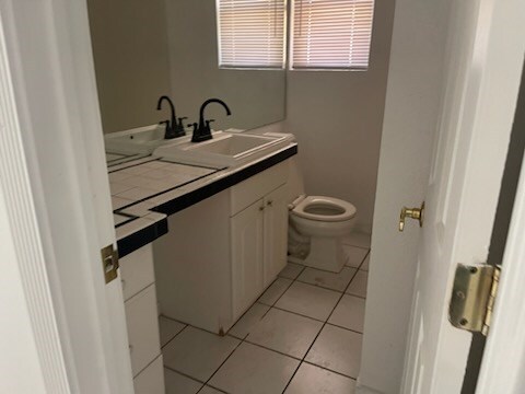 Building Photo - 1505 Lyndale Dr