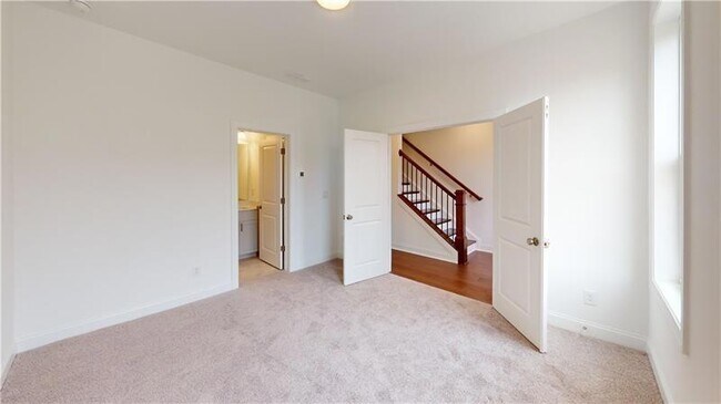 Building Photo - 125 Basil St