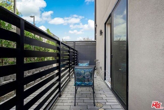 Building Photo - 4637 Laurel Canyon Blvd