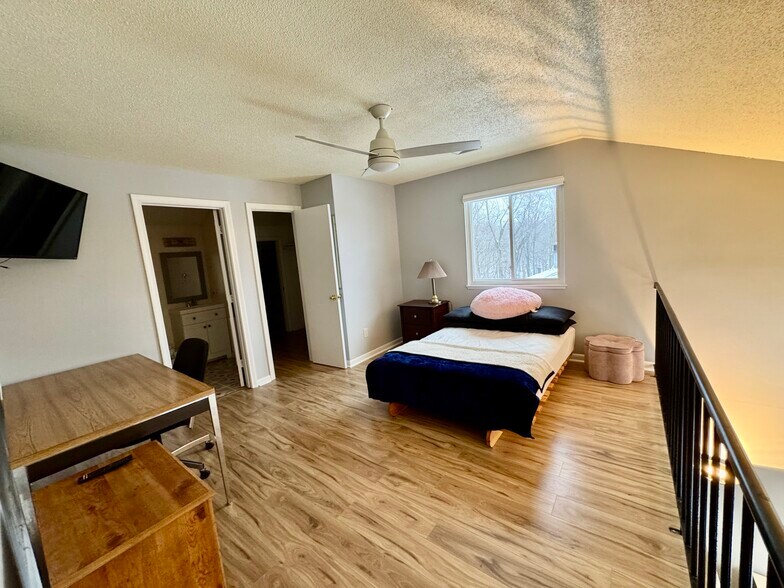 Building Photo - 300 Brittany Farms Rd