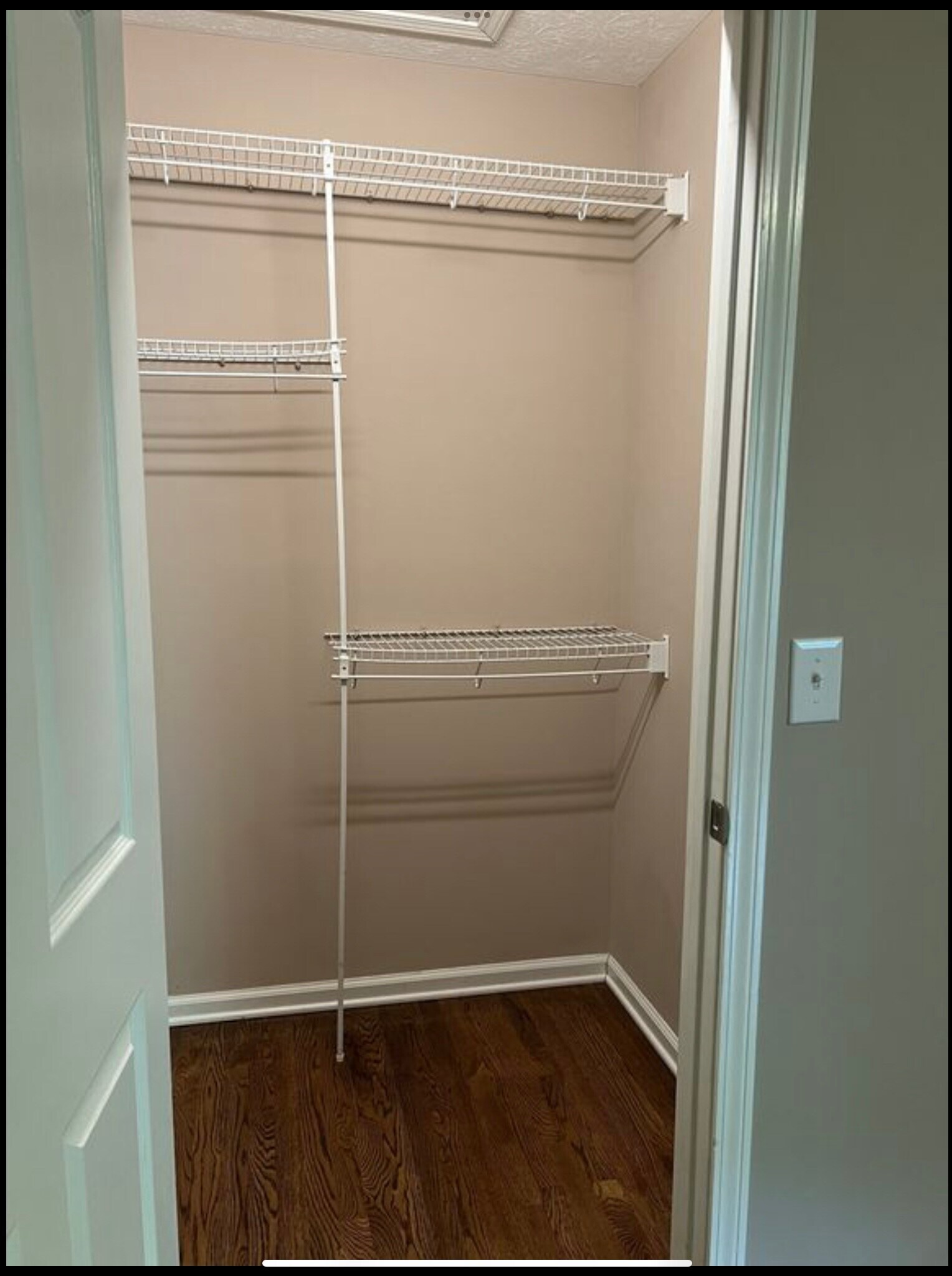 Building Photo - 1053 Red Apple Ct