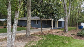 Building Photo - 204 Celeste Cir