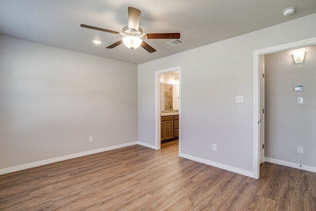 Building Photo - 37 Elk Dr