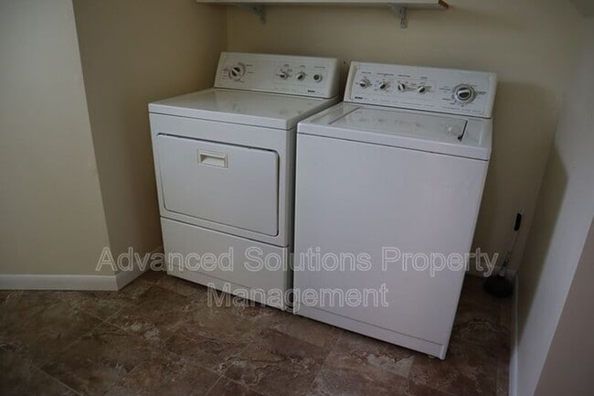 Building Photo - 2950 S Judith St